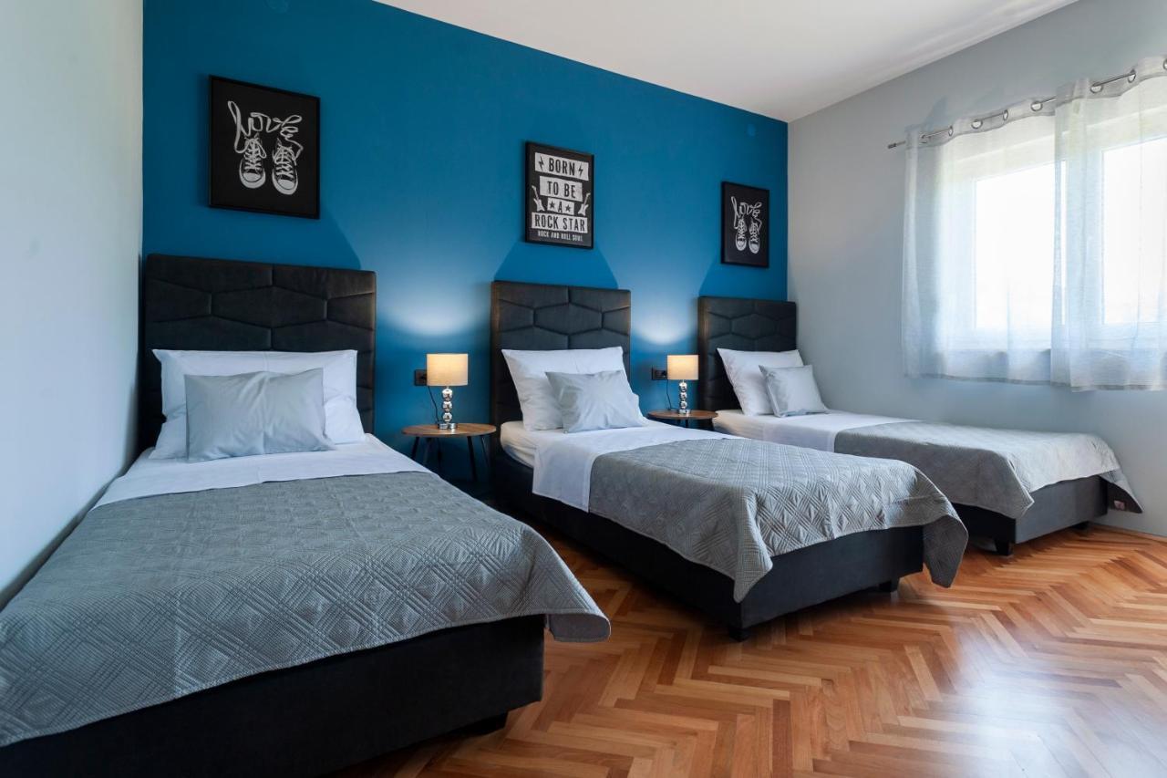 Villa Latica Dicmo Екстер'єр фото