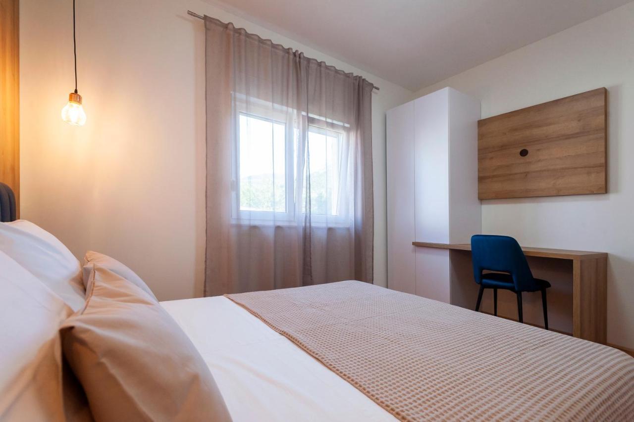 Villa Latica Dicmo Екстер'єр фото
