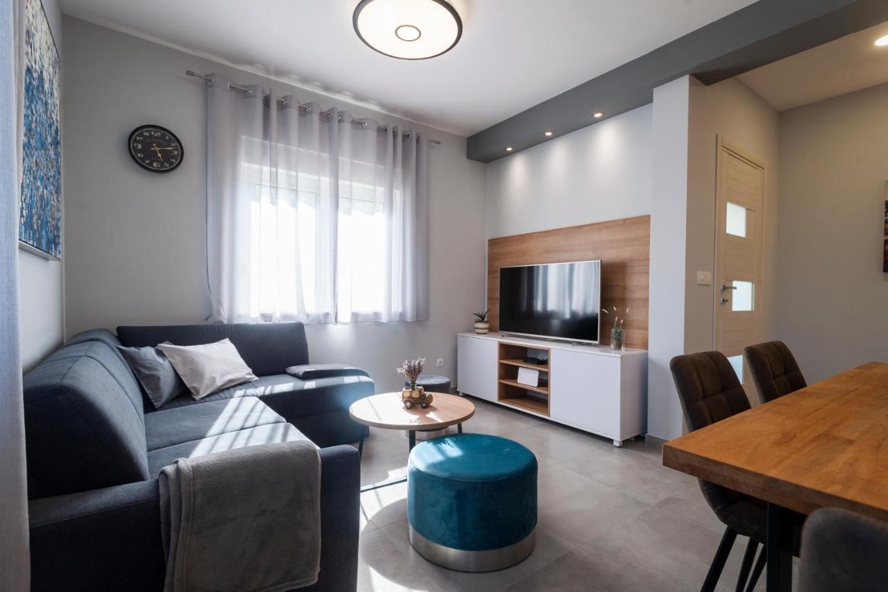 Villa Latica Dicmo Екстер'єр фото