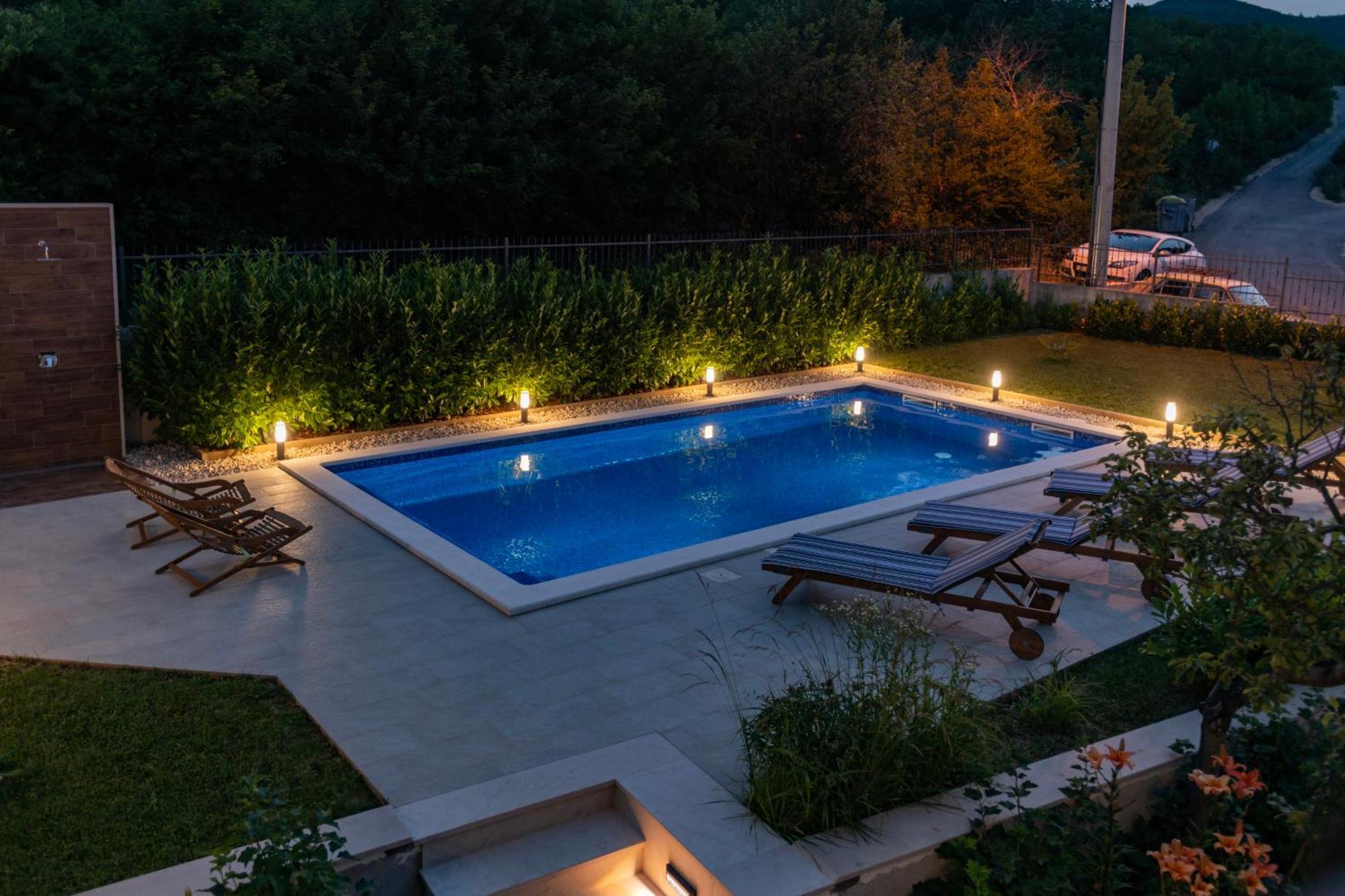 Villa Latica Dicmo Екстер'єр фото