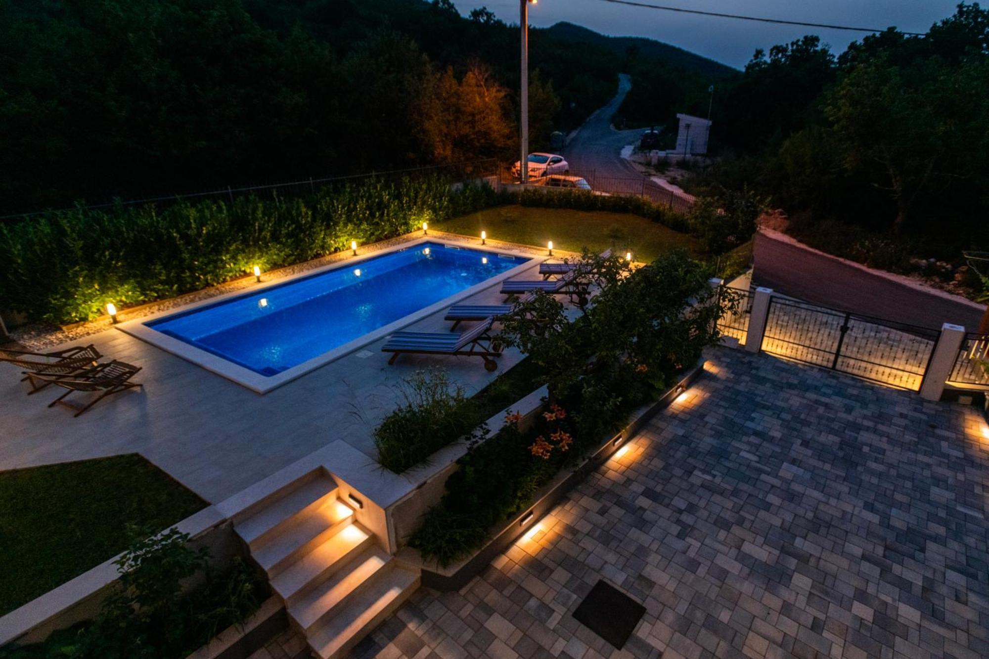 Villa Latica Dicmo Екстер'єр фото