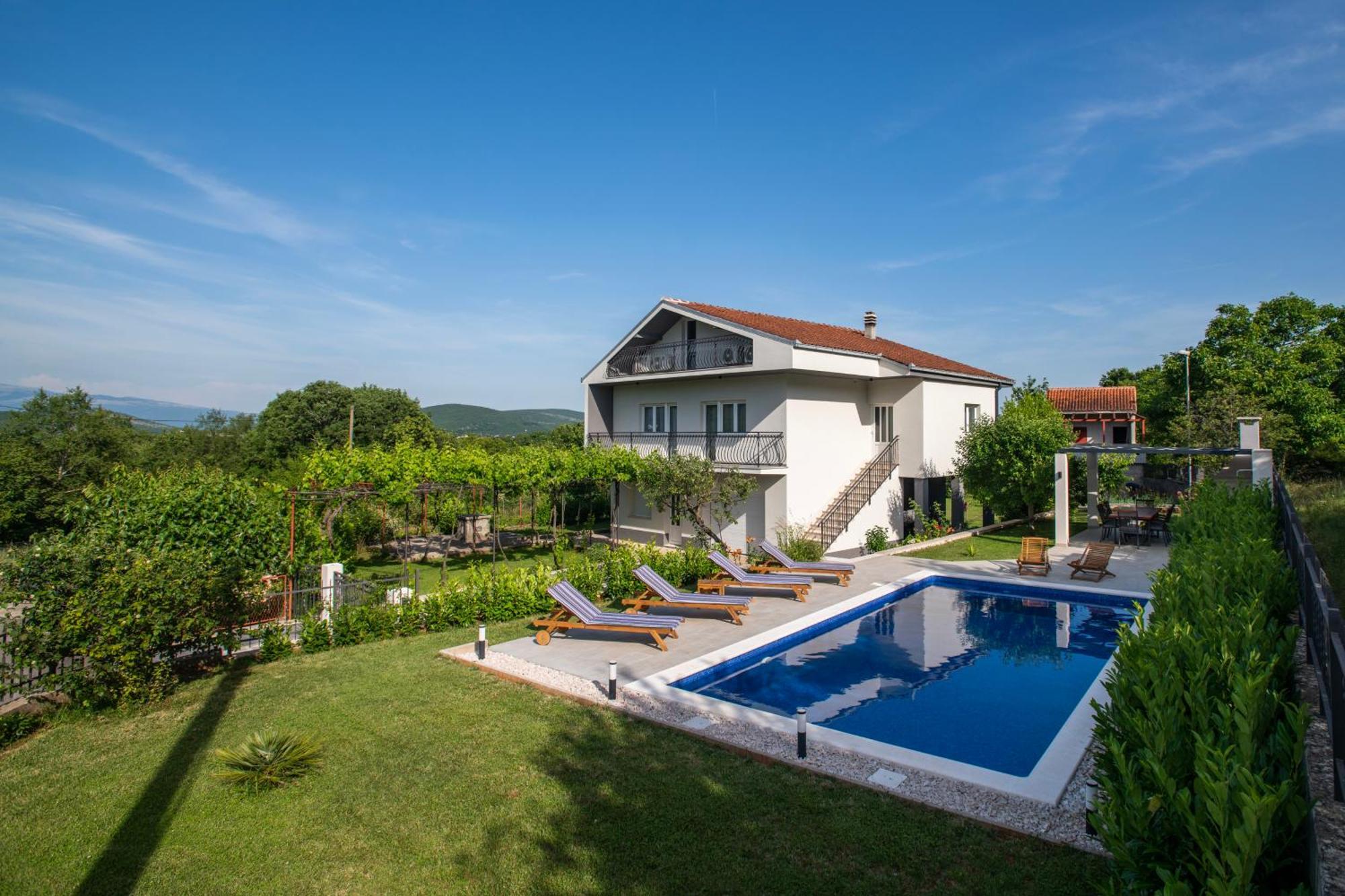 Villa Latica Dicmo Екстер'єр фото