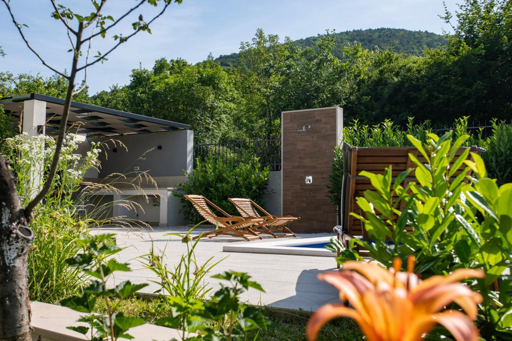 Villa Latica Dicmo Екстер'єр фото