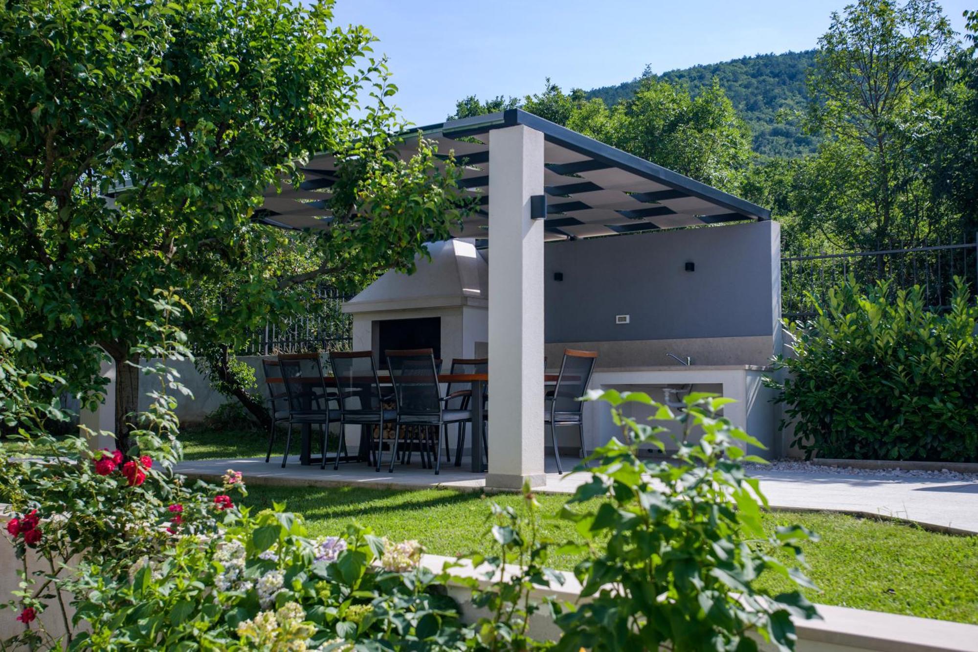 Villa Latica Dicmo Екстер'єр фото