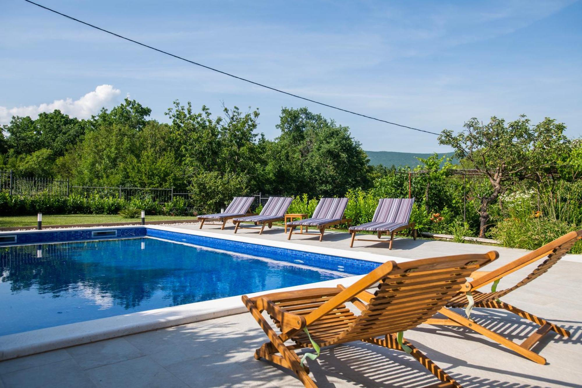 Villa Latica Dicmo Екстер'єр фото