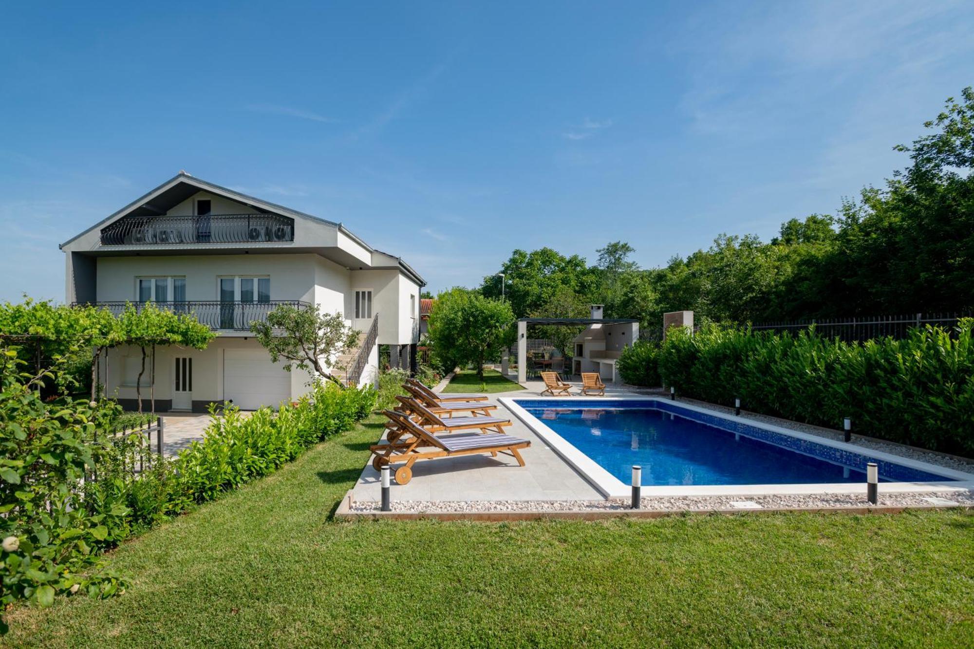 Villa Latica Dicmo Екстер'єр фото